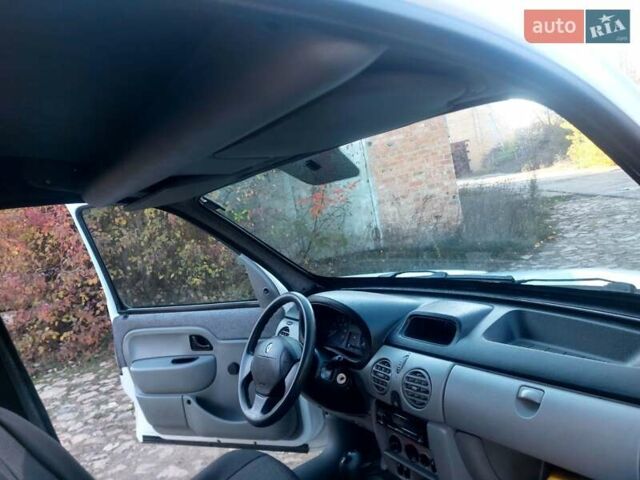 Рено Кенгу 2008 в Каменке на Automoto.ua Белый Рено Кенгу, объемом двигателя 1.5 л и пробегом 300 тыс. км за 4200 $, фото 11 на Automoto.ua