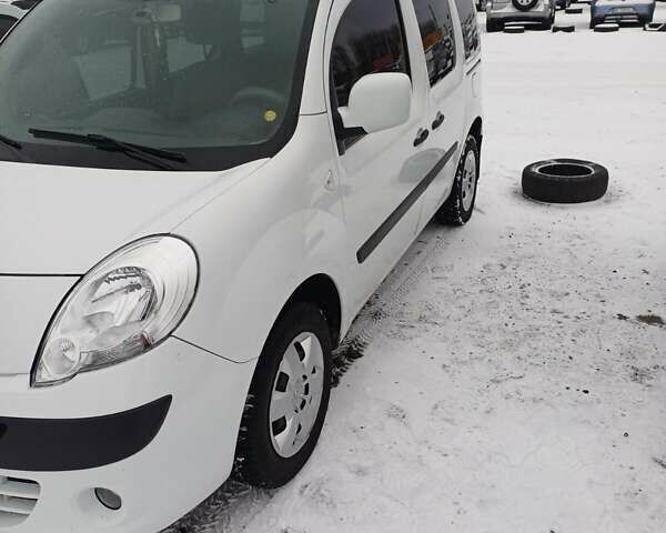 Білий Рено Кєнгу, об'ємом двигуна 1.5 л та пробігом 315 тис. км за 8800 $, фото 12 на Automoto.ua
