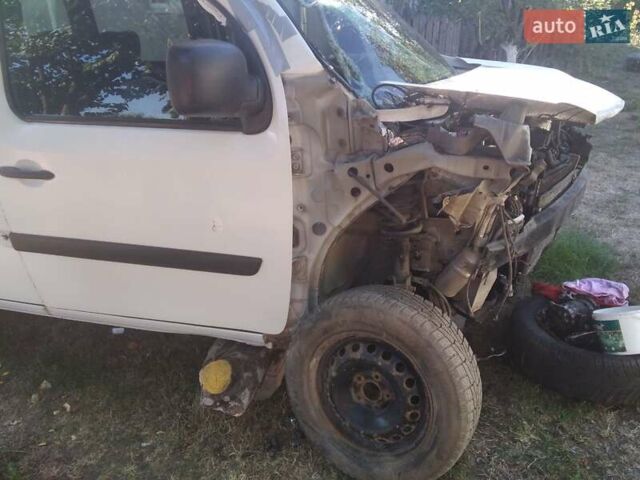 Белый Рено Кенгу, объемом двигателя 1.5 л и пробегом 447 тыс. км за 1750 $, фото 9 на Automoto.ua