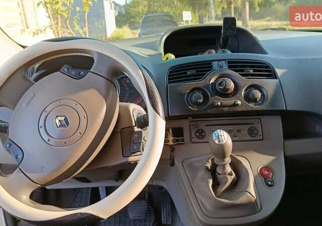 Рено Кенгу 2008 в Киеве на Automoto.ua Белый Рено Кенгу, объемом двигателя 1.5 л и пробегом 280 тыс. км за 6000 $, фото 3 на Automoto.ua