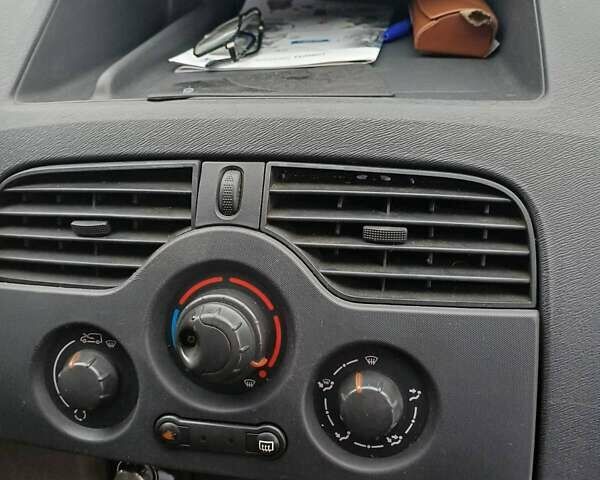 Білий Рено Кєнгу, об'ємом двигуна 1.5 л та пробігом 315 тис. км за 8800 $, фото 7 на Automoto.ua