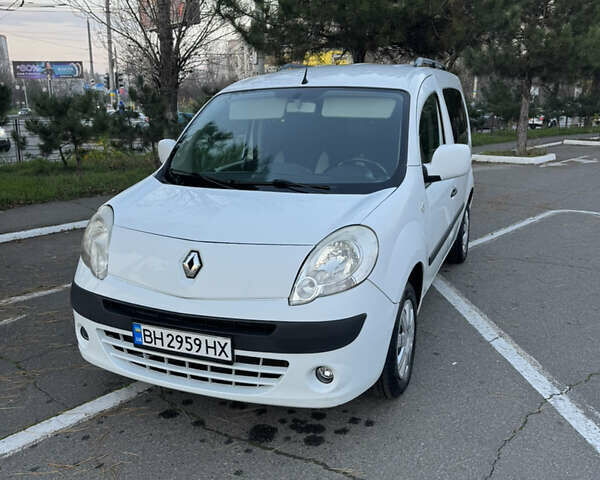 Белый Рено Кенгу, объемом двигателя 1.46 л и пробегом 265 тыс. км за 5800 $, фото 1 на Automoto.ua