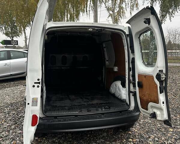 Рено Кенгу 2008 в Смеле на Automoto.ua Белый Рено Кенгу, объемом двигателя 1.5 л и пробегом 270 тыс. км за 4500 $, фото 8 на Automoto.ua