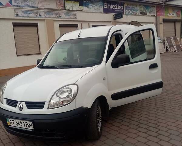 Белый Рено Кенгу, объемом двигателя 1.5 л и пробегом 201 тыс. км за 4600 $, фото 1 на Automoto.ua