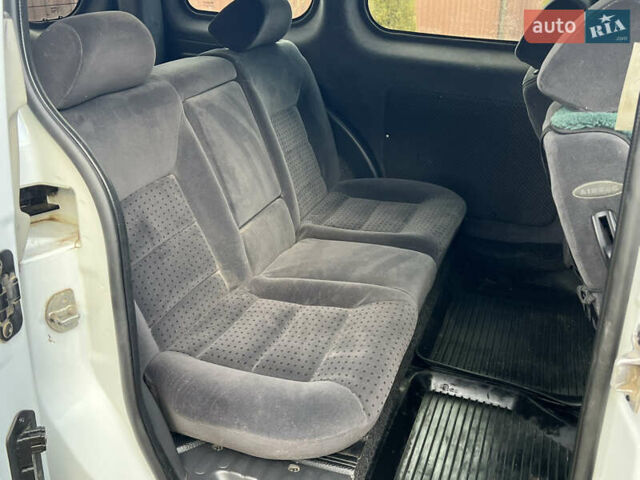 Белый Рено Кенгу, объемом двигателя 1.5 л и пробегом 268 тыс. км за 5300 $, фото 16 на Automoto.ua