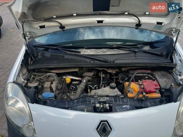 Белый Рено Кенгу, объемом двигателя 1.5 л и пробегом 249 тыс. км за 5500 $, фото 8 на Automoto.ua