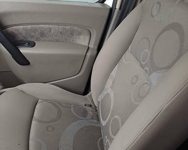 Білий Рено Кєнгу, об'ємом двигуна 1.5 л та пробігом 315 тис. км за 8800 $, фото 3 на Automoto.ua