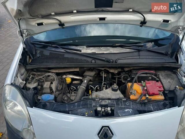 Белый Рено Кенгу, объемом двигателя 1.5 л и пробегом 249 тыс. км за 5500 $, фото 1 на Automoto.ua