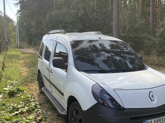 Белый Рено Кенгу, объемом двигателя 1.5 л и пробегом 300 тыс. км за 5500 $, фото 1 на Automoto.ua