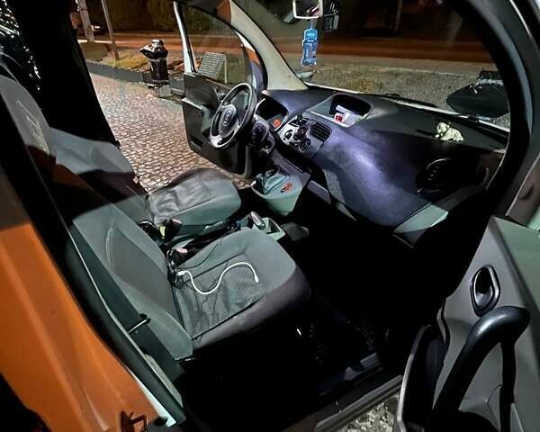 Белый Рено Кенгу, объемом двигателя 1.5 л и пробегом 363 тыс. км за 4200 $, фото 9 на Automoto.ua