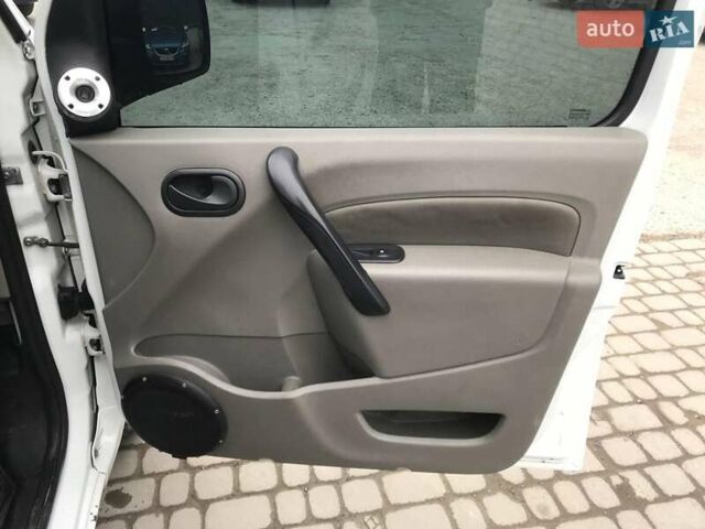 Белый Рено Кенгу, объемом двигателя 1.5 л и пробегом 441 тыс. км за 5990 $, фото 17 на Automoto.ua