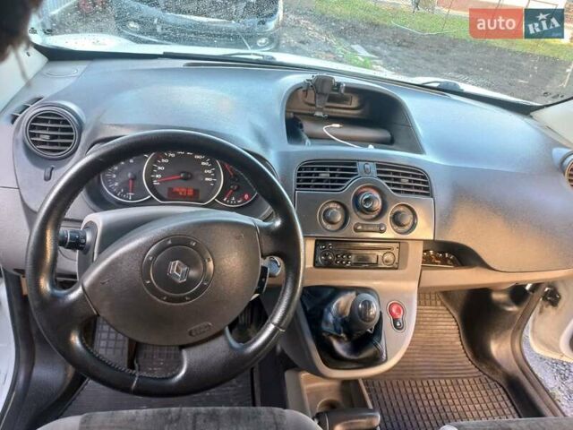 Белый Рено Кенгу, объемом двигателя 1.46 л и пробегом 380 тыс. км за 4500 $, фото 12 на Automoto.ua