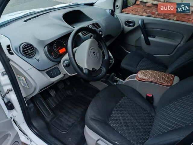 Белый Рено Кенгу, объемом двигателя 1.5 л и пробегом 355 тыс. км за 5100 $, фото 4 на Automoto.ua