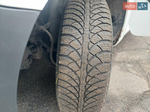 Белый Рено Кенгу, объемом двигателя 1.46 л и пробегом 300 тыс. км за 4750 $, фото 11 на Automoto.ua