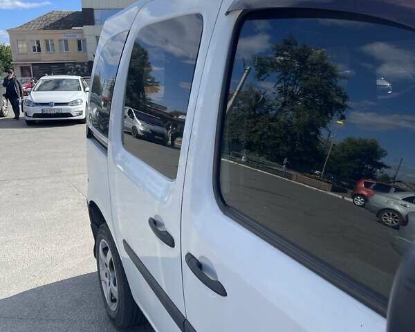 Белый Рено Кенгу, объемом двигателя 1.46 л и пробегом 209 тыс. км за 4900 $, фото 16 на Automoto.ua