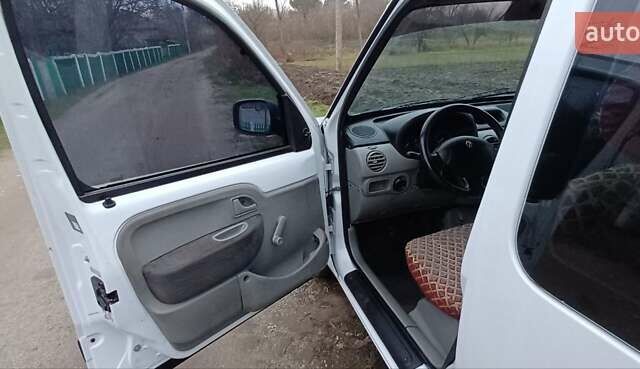 Білий Рено Кєнгу, об'ємом двигуна 1.5 л та пробігом 201 тис. км за 4800 $, фото 15 на Automoto.ua