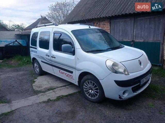 Белый Рено Кенгу, объемом двигателя 1.46 л и пробегом 251 тыс. км за 7000 $, фото 1 на Automoto.ua