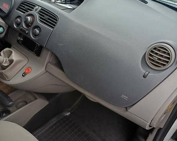 Білий Рено Кєнгу, об'ємом двигуна 1.5 л та пробігом 315 тис. км за 8800 $, фото 4 на Automoto.ua