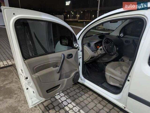 Белый Рено Кенгу, объемом двигателя 1.5 л и пробегом 441 тыс. км за 5600 $, фото 9 на Automoto.ua