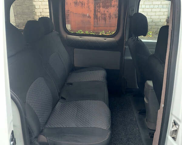 Белый Рено Кенгу, объемом двигателя 1.46 л и пробегом 300 тыс. км за 4750 $, фото 10 на Automoto.ua