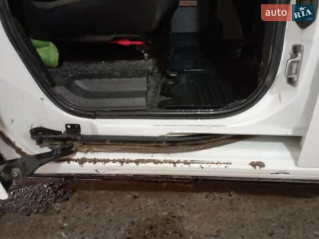 Білий Рено Кєнгу, об'ємом двигуна 1.46 л та пробігом 155 тис. км за 4900 $, фото 10 на Automoto.ua