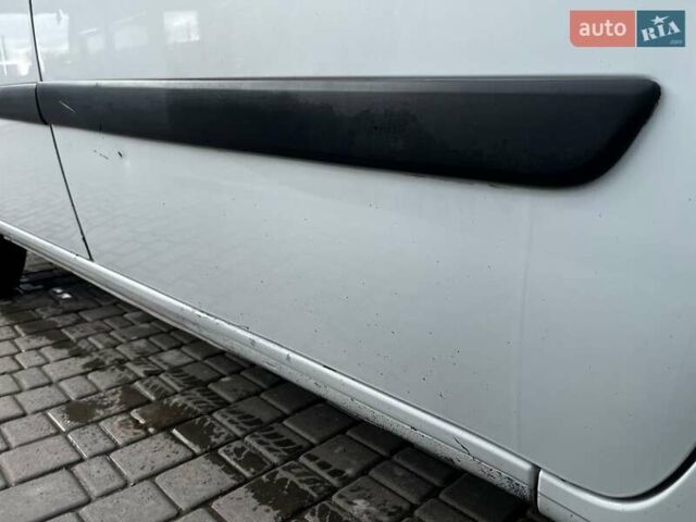 Белый Рено Кенгу, объемом двигателя 1.5 л и пробегом 249 тыс. км за 5500 $, фото 17 на Automoto.ua