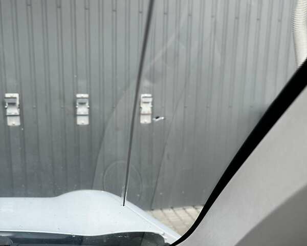 Белый Рено Кенгу, объемом двигателя 1.5 л и пробегом 249 тыс. км за 5500 $, фото 10 на Automoto.ua