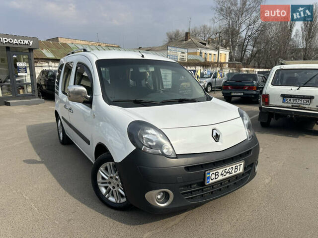 Белый Рено Кенгу, объемом двигателя 1.46 л и пробегом 200 тыс. км за 6999 $, фото 5 на Automoto.ua