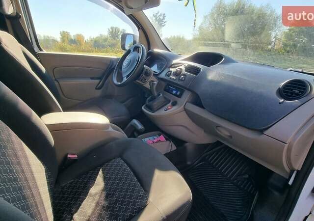 Белый Рено Кенгу, объемом двигателя 1.5 л и пробегом 281 тыс. км за 6300 $, фото 15 на Automoto.ua