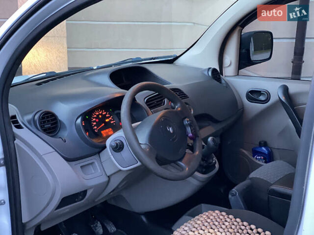 Белый Рено Кенгу, объемом двигателя 1.5 л и пробегом 270 тыс. км за 4599 $, фото 36 на Automoto.ua