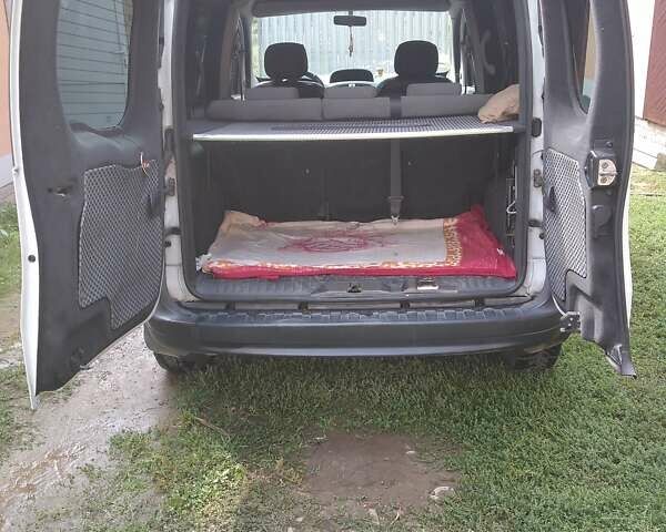 Білий Рено Кєнгу, об'ємом двигуна 1.5 л та пробігом 173 тис. км за 6200 $, фото 3 на Automoto.ua