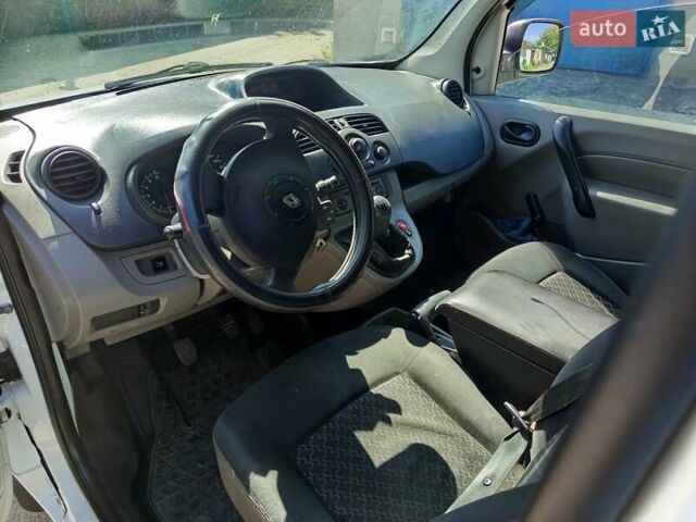Белый Рено Кенгу, объемом двигателя 1.5 л и пробегом 237 тыс. км за 6100 $, фото 13 на Automoto.ua