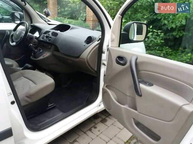Белый Рено Кенгу, объемом двигателя 1.5 л и пробегом 415 тыс. км за 4600 $, фото 22 на Automoto.ua