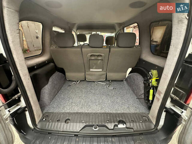 Белый Рено Кенгу, объемом двигателя 1.46 л и пробегом 357 тыс. км за 6100 $, фото 9 на Automoto.ua