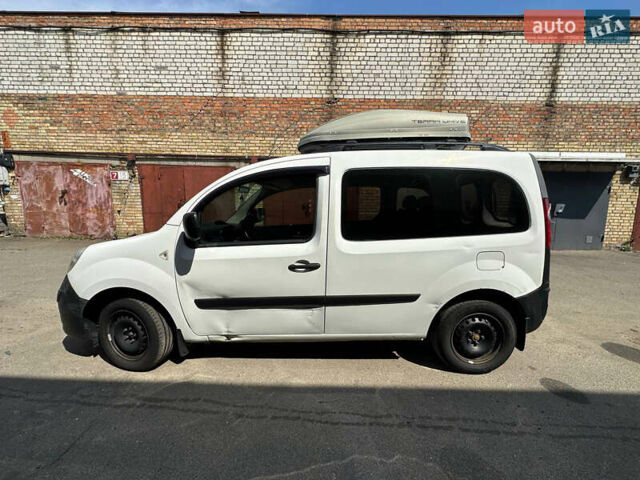 Белый Рено Кенгу, объемом двигателя 1.46 л и пробегом 357 тыс. км за 6100 $, фото 11 на Automoto.ua