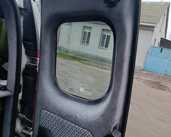 Белый Рено Кенгу, объемом двигателя 1.46 л и пробегом 186 тыс. км за 4800 $, фото 5 на Automoto.ua