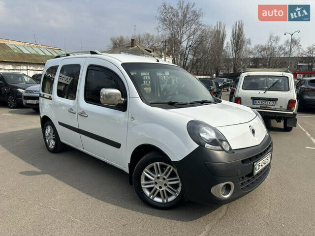 Белый Рено Кенгу, объемом двигателя 1.46 л и пробегом 200 тыс. км за 6999 $, фото 1 на Automoto.ua
