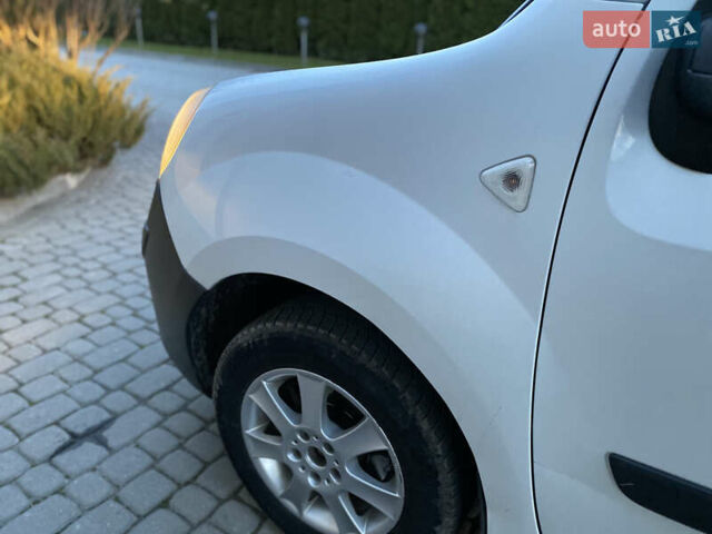 Белый Рено Кенгу, объемом двигателя 1.5 л и пробегом 270 тыс. км за 4599 $, фото 55 на Automoto.ua