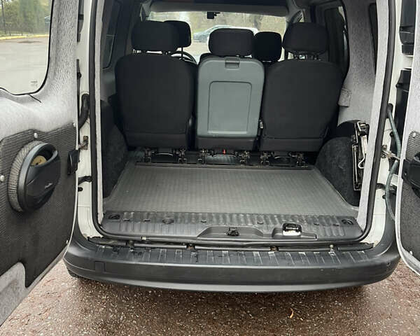 Белый Рено Кенгу, объемом двигателя 1.46 л и пробегом 398 тыс. км за 5600 $, фото 13 на Automoto.ua