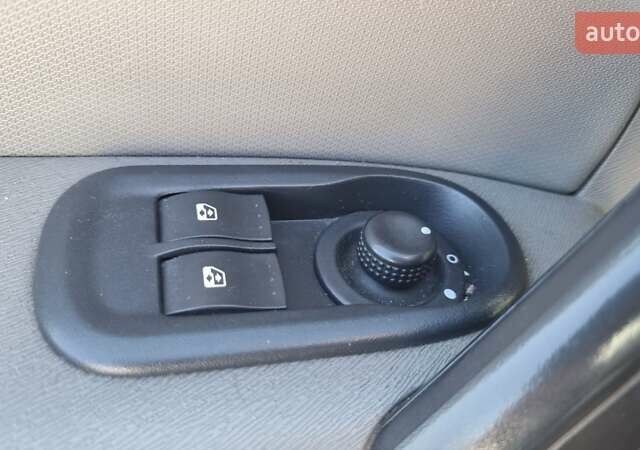 Белый Рено Кенгу, объемом двигателя 1.5 л и пробегом 281 тыс. км за 6300 $, фото 10 на Automoto.ua