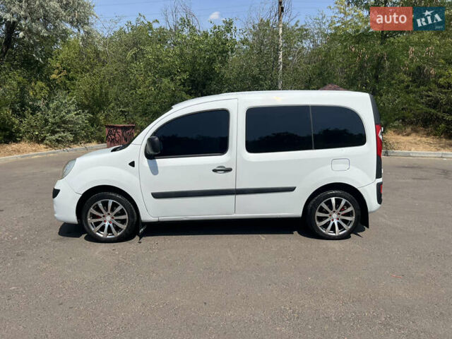 Белый Рено Кенгу, объемом двигателя 1.5 л и пробегом 206 тыс. км за 6000 $, фото 4 на Automoto.ua