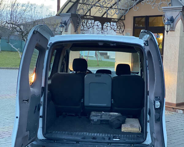 Белый Рено Кенгу, объемом двигателя 1.5 л и пробегом 270 тыс. км за 4599 $, фото 46 на Automoto.ua