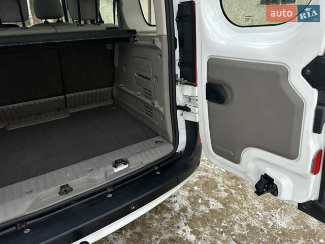 Білий Рено Кєнгу, об'ємом двигуна 1.5 л та пробігом 220 тис. км за 7400 $, фото 31 на Automoto.ua