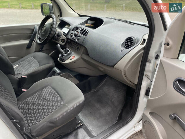 Белый Рено Кенгу, объемом двигателя 1.46 л и пробегом 160 тыс. км за 3999 $, фото 7 на Automoto.ua