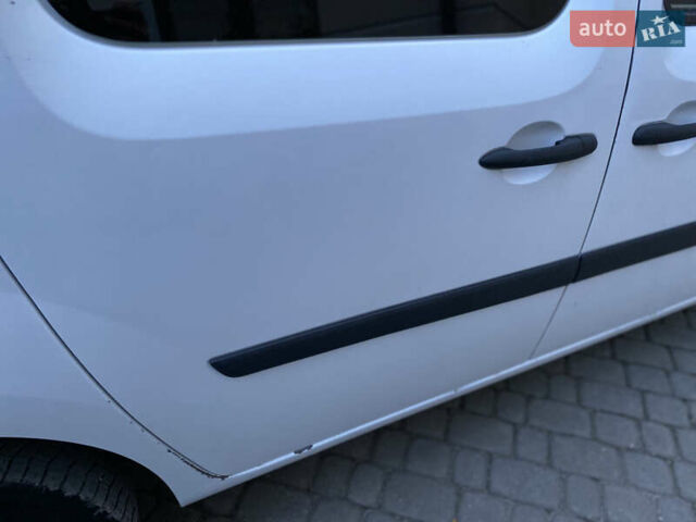Белый Рено Кенгу, объемом двигателя 1.5 л и пробегом 270 тыс. км за 4599 $, фото 60 на Automoto.ua