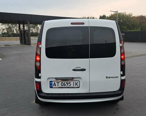 Рено Кенгу 2009 в Калуше на Automoto.ua Белый Рено Кенгу, объемом двигателя 1.46 л и пробегом 217 тыс. км за 6200 $, фото 5 на Automoto.ua