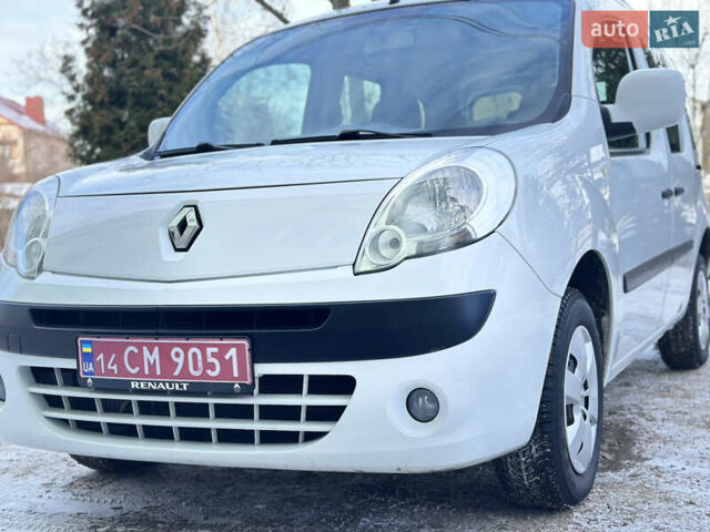 Білий Рено Кєнгу, об'ємом двигуна 1.5 л та пробігом 220 тис. км за 7400 $, фото 1 на Automoto.ua