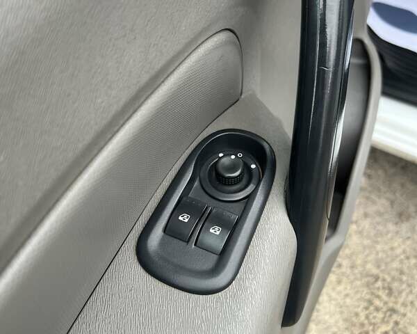 Білий Рено Кєнгу, об'ємом двигуна 1.46 л та пробігом 280 тис. км за 5250 $, фото 13 на Automoto.ua