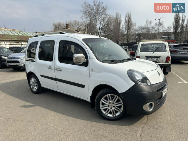 Белый Рено Кенгу, объемом двигателя 1.46 л и пробегом 200 тыс. км за 6999 $, фото 2 на Automoto.ua