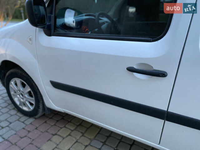 Белый Рено Кенгу, объемом двигателя 1.5 л и пробегом 270 тыс. км за 4599 $, фото 56 на Automoto.ua